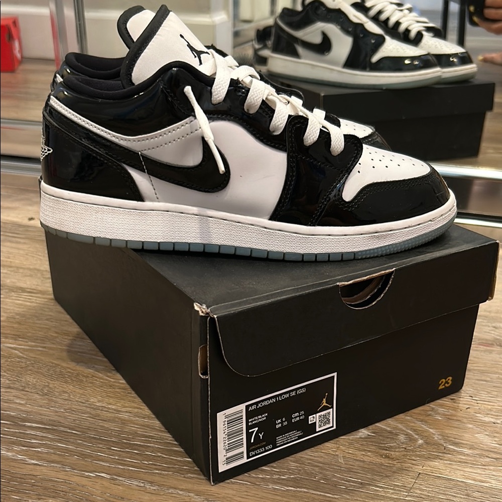 Air Jordan 1 Low SE Black and White Sneakers